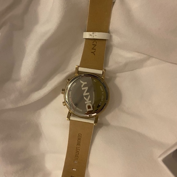 NWT DKNY Watch White Leather Strap - Picture 7 of 9